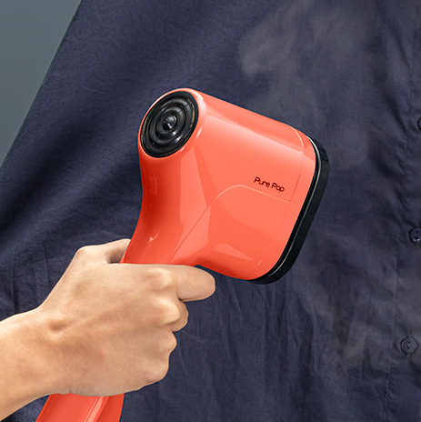 DESAMASSA OS TECIDOS COM MUITA FACILIDADE E EFICIÊNCIA. O poderoso vapor de 20g/min e 1100W de potência removem até os vincos mais difíceis para você ficar sempre impecável.
