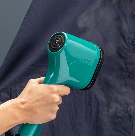 DESAMASSA OS TECIDOS COM MUITA FACILIDADE E EFICIÊNCIA. O poderoso vapor de 20g/min e 1100W de potência removem até os vincos mais difíceis para você ficar sempre impecável.