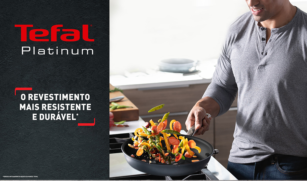 Tefal Platinum O revestimento mais resistente e durável*. *Versus antiaderente básico da marca tefal.